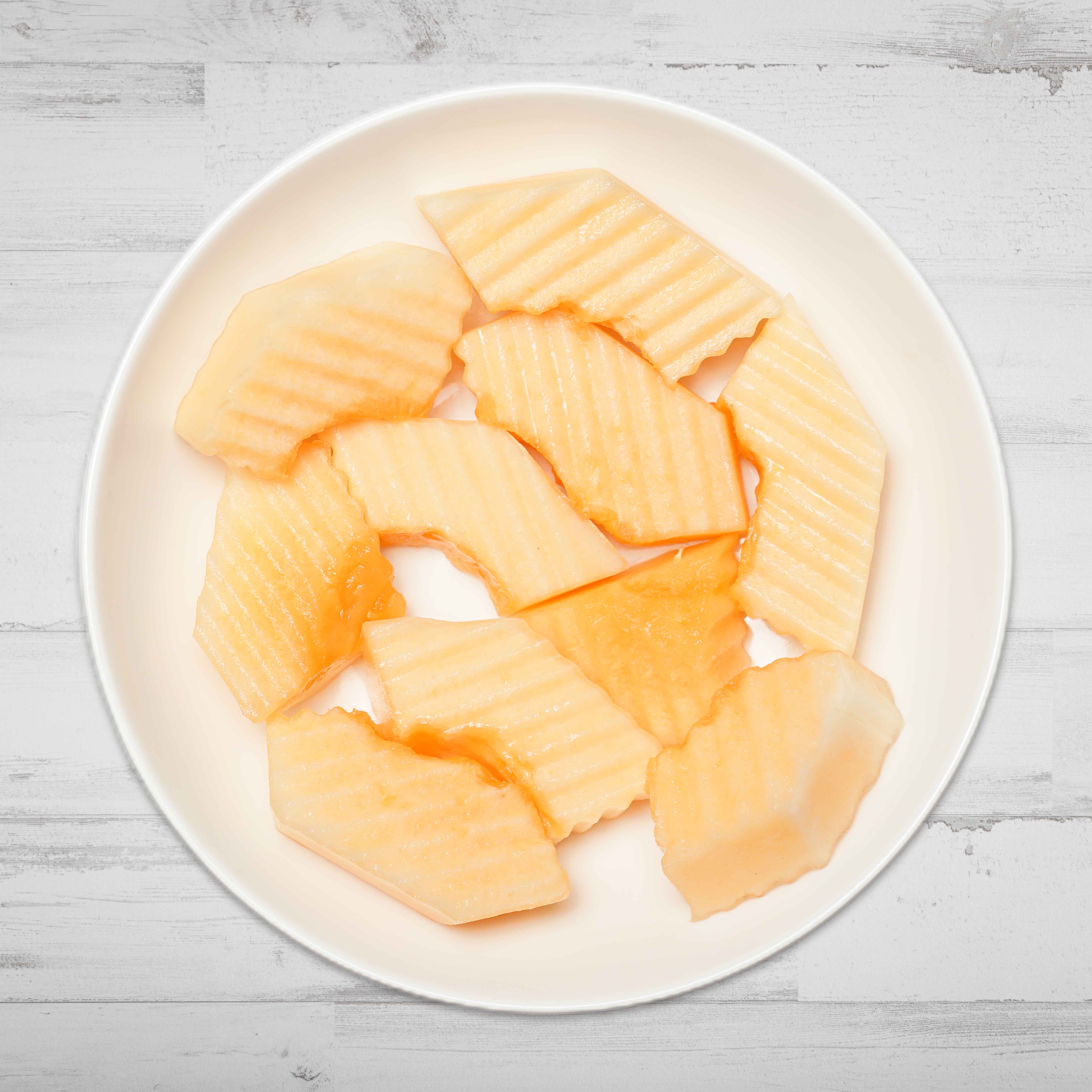 CUT ORANGE CANTALOP (FRUIT)